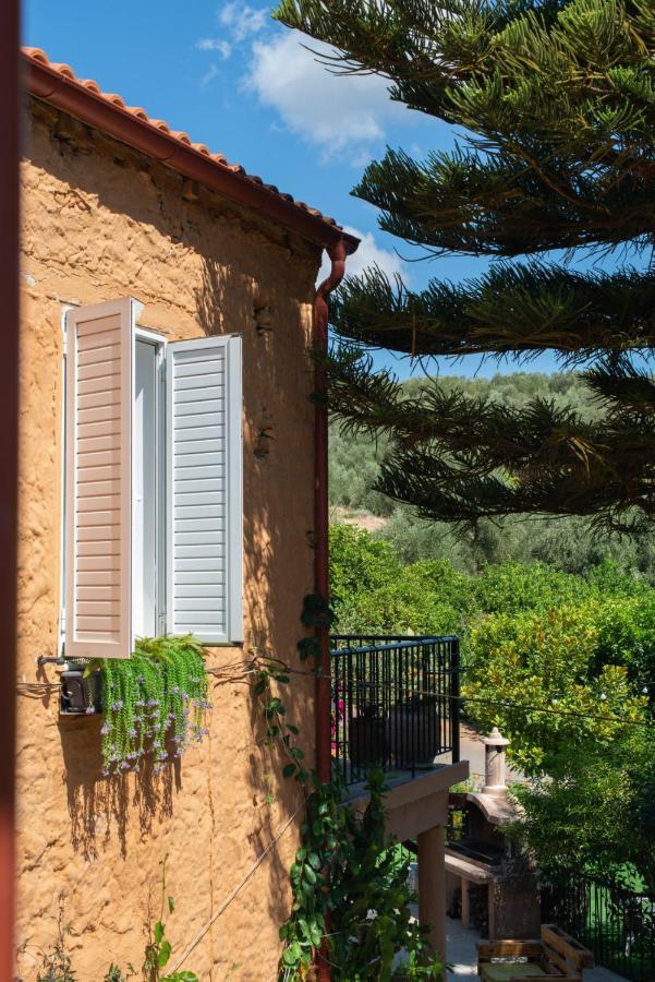 Casa Arokaria Pendarianá Exterior foto